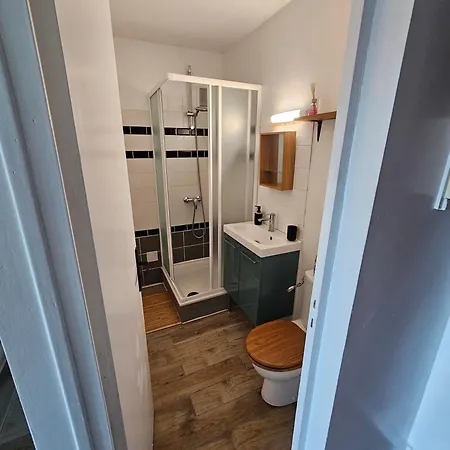Voltaire - Centre Apartment
